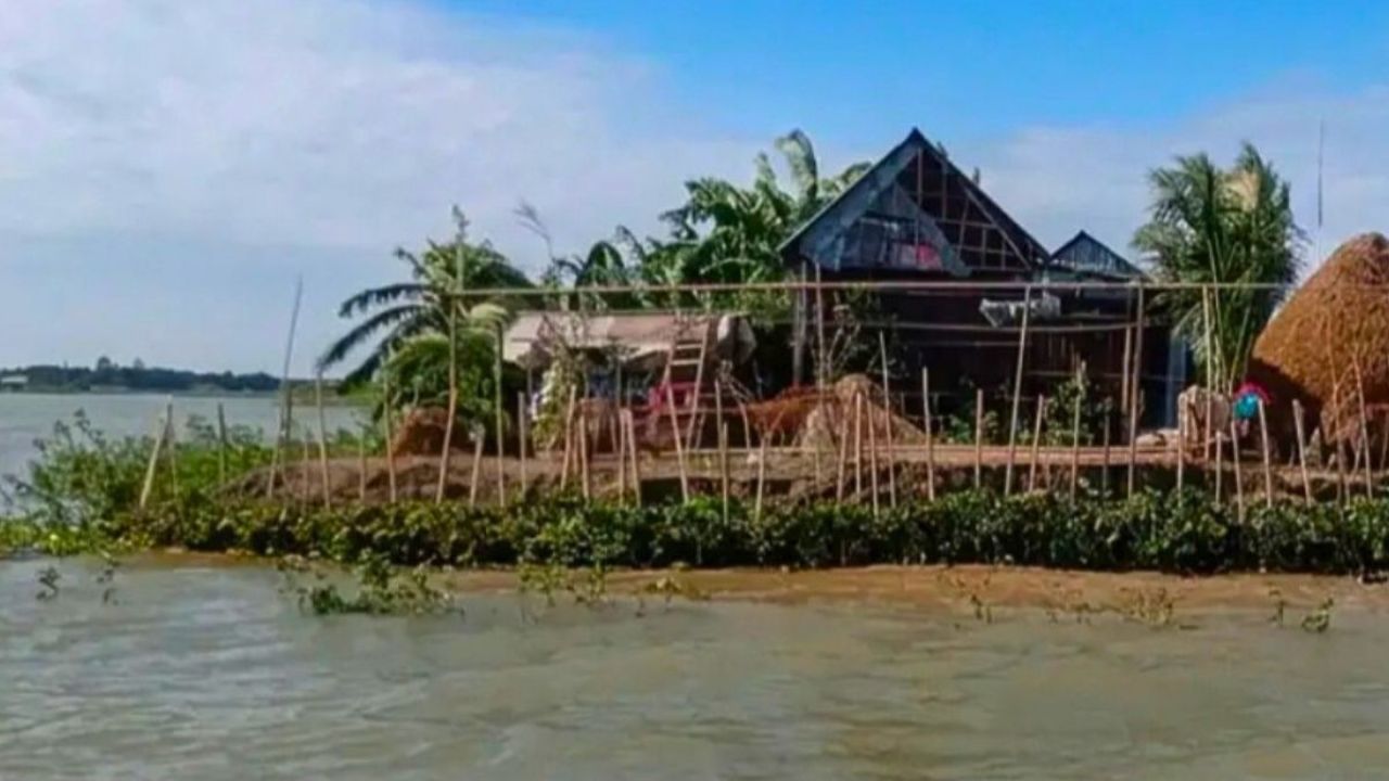 'আফাল ' আতংকে  সুনামগঞ্জের হাওরাঞ্চলবাসী