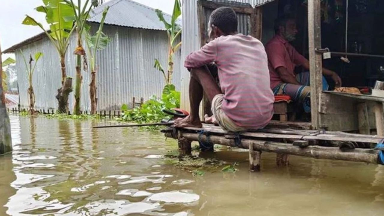 বন্যাদুর্গতদের পাশে দাঁড়াতে প্রধানমন্ত্রীর ১০ নির্দেশনা