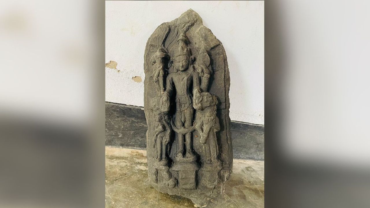 নওগাঁয় ৯ কেজির কষ্টিপাথরের মূর্তি উদ্ধার