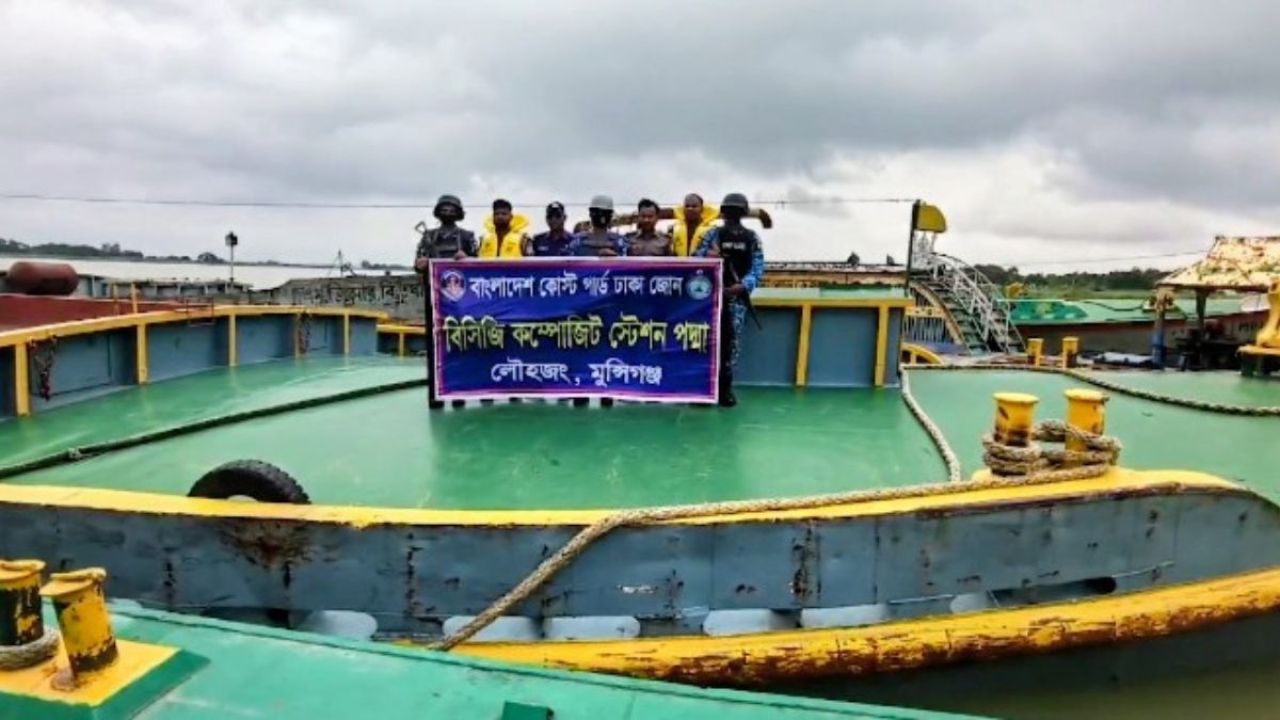 অবৈধ বালু উত্তোলনকালে হাতেনাতে আটক ১৩