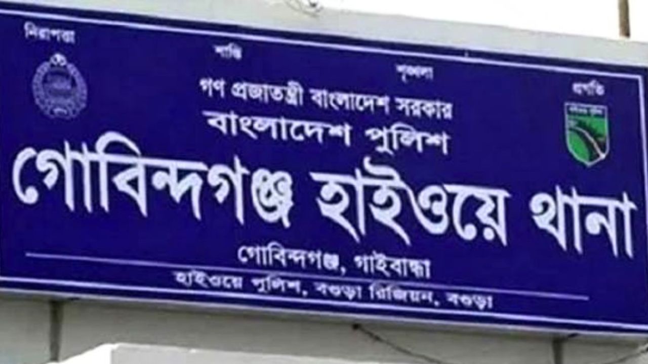 বিকল বাসের পেছনে পিকআপের ধাক্কা, নিহত ১ 