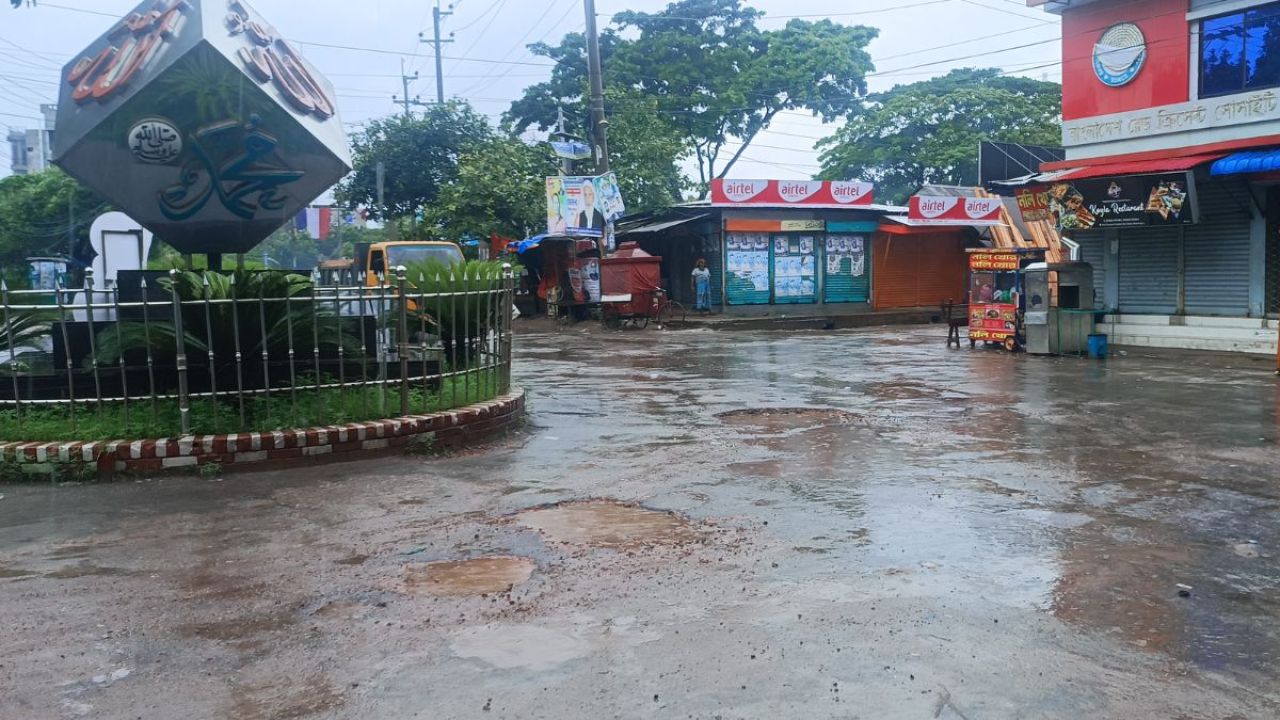 মুন্সীগঞ্জ বাসস্ট্যান্ড এলাকায় জনদুর্ভোগ এখন আকাশছোঁয়া