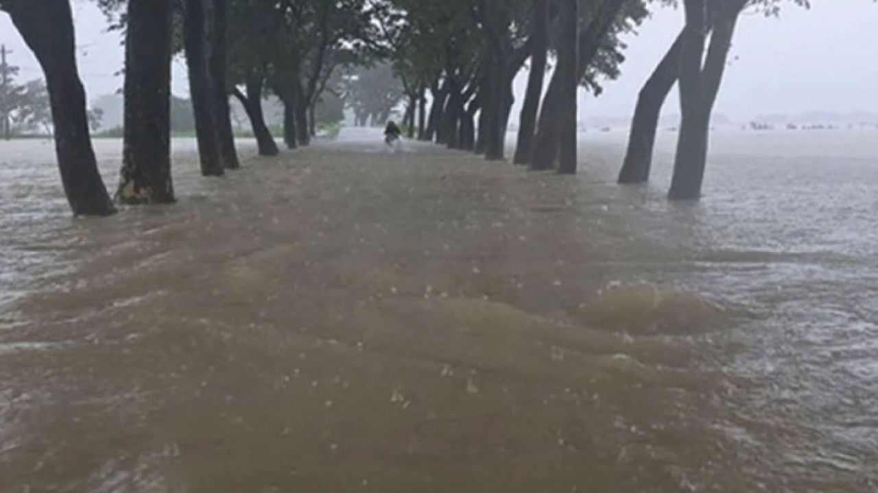 পানিতে ডুবছে স্বপ্ন, পাহাড়ে কান্নার রোল