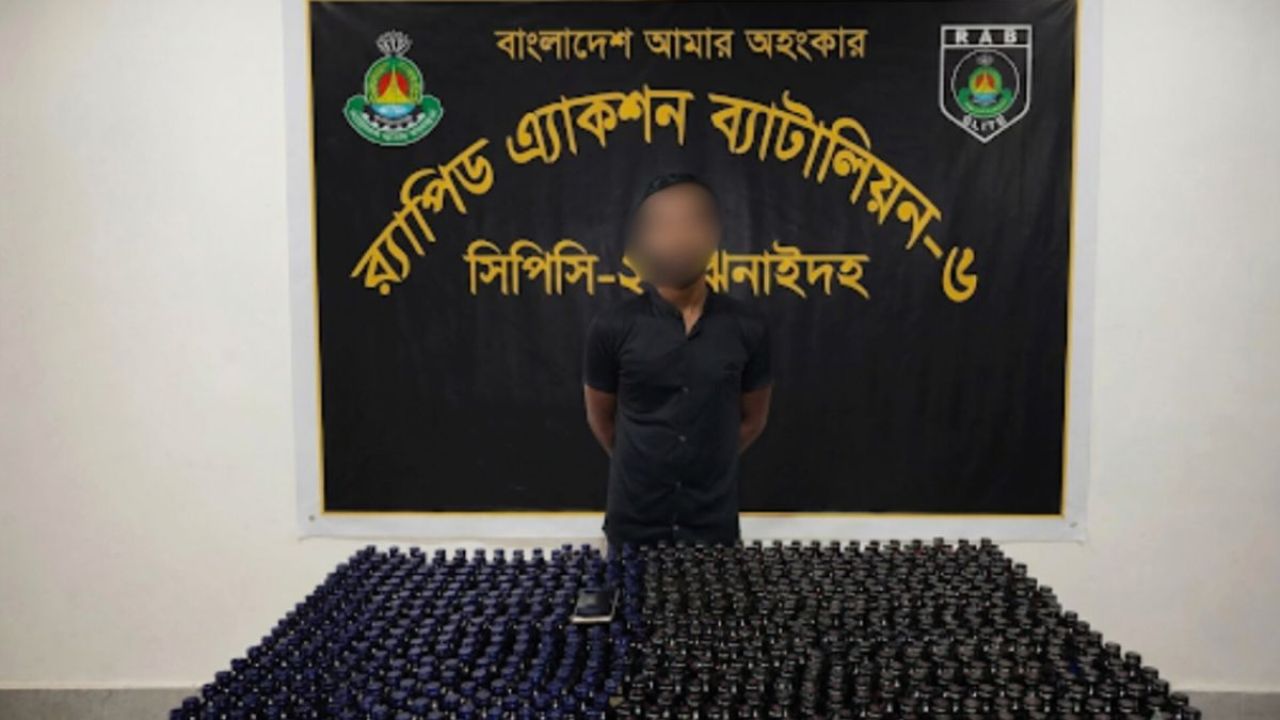 মহেশপুরে ৬৬৪ বোতল মাদকসহ কারবারি গ্রেপ্তার