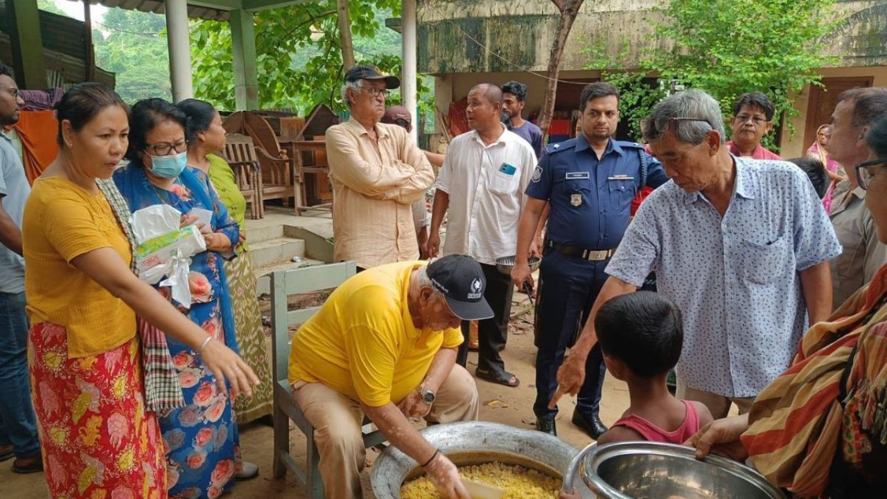 বান্দরবানে বন্যায় ক্ষতিগ্রস্তদের পাশে সাচিংপ্রু জেরী