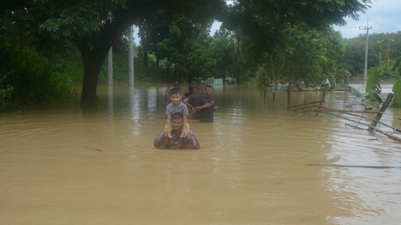 বন্যা: বিদ্যুৎ বিভাগে নিয়ন্ত্রণ কক্ষ চালু