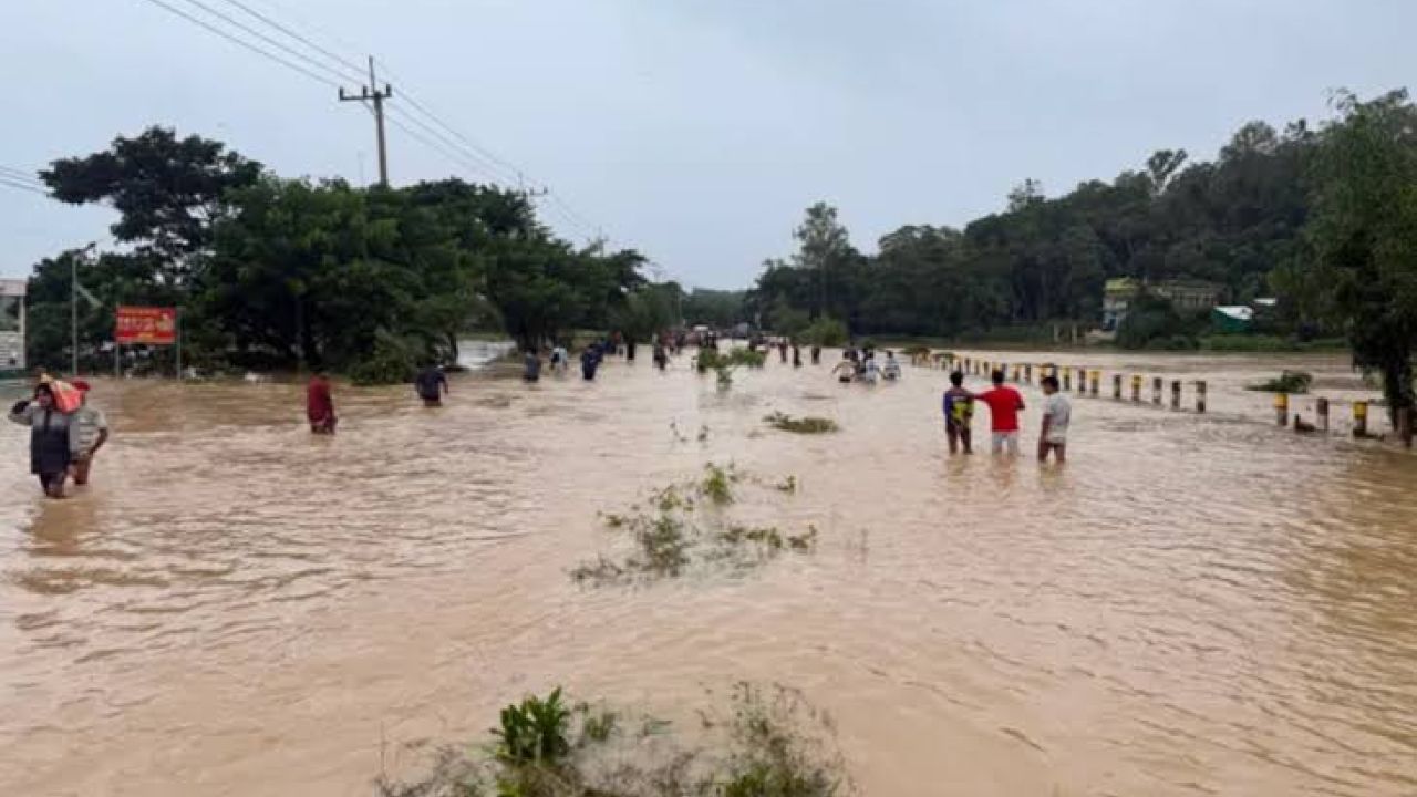 বন্যা পরিস্থিতি: সাড়ে ৪ কোটি টাকা ও ৯০০০ টন চাল বরাদ্দ