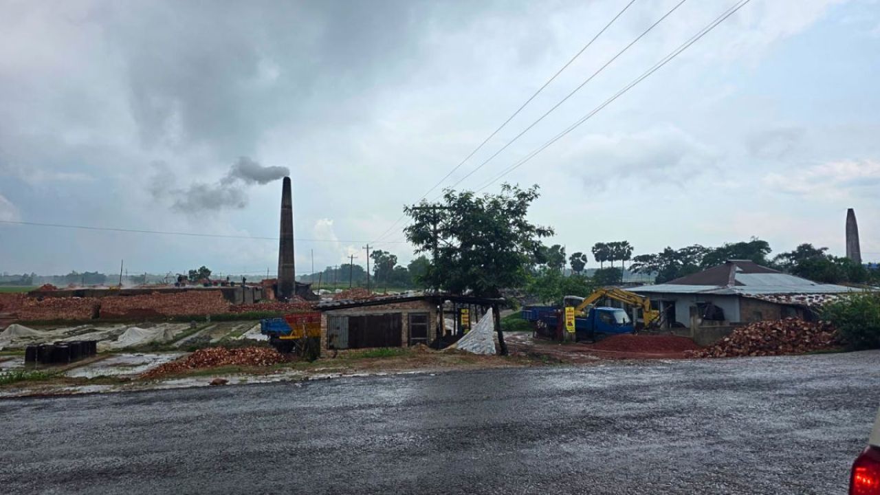 ছাগলনাইয়ায় তিন ইটভাটাকে ১৫ লাখ টাকা জরিমানা