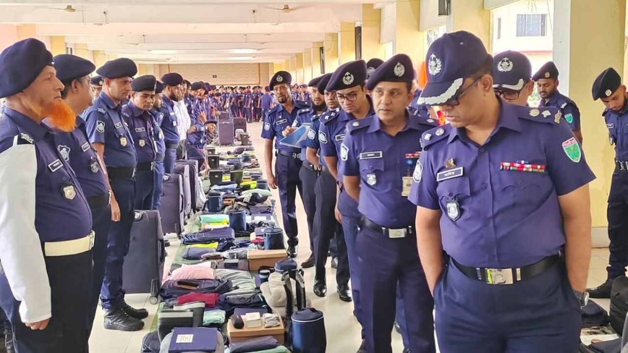 পুলিশ সদস্যদের দক্ষতা বৃদ্ধিতে কিট প্যারেড