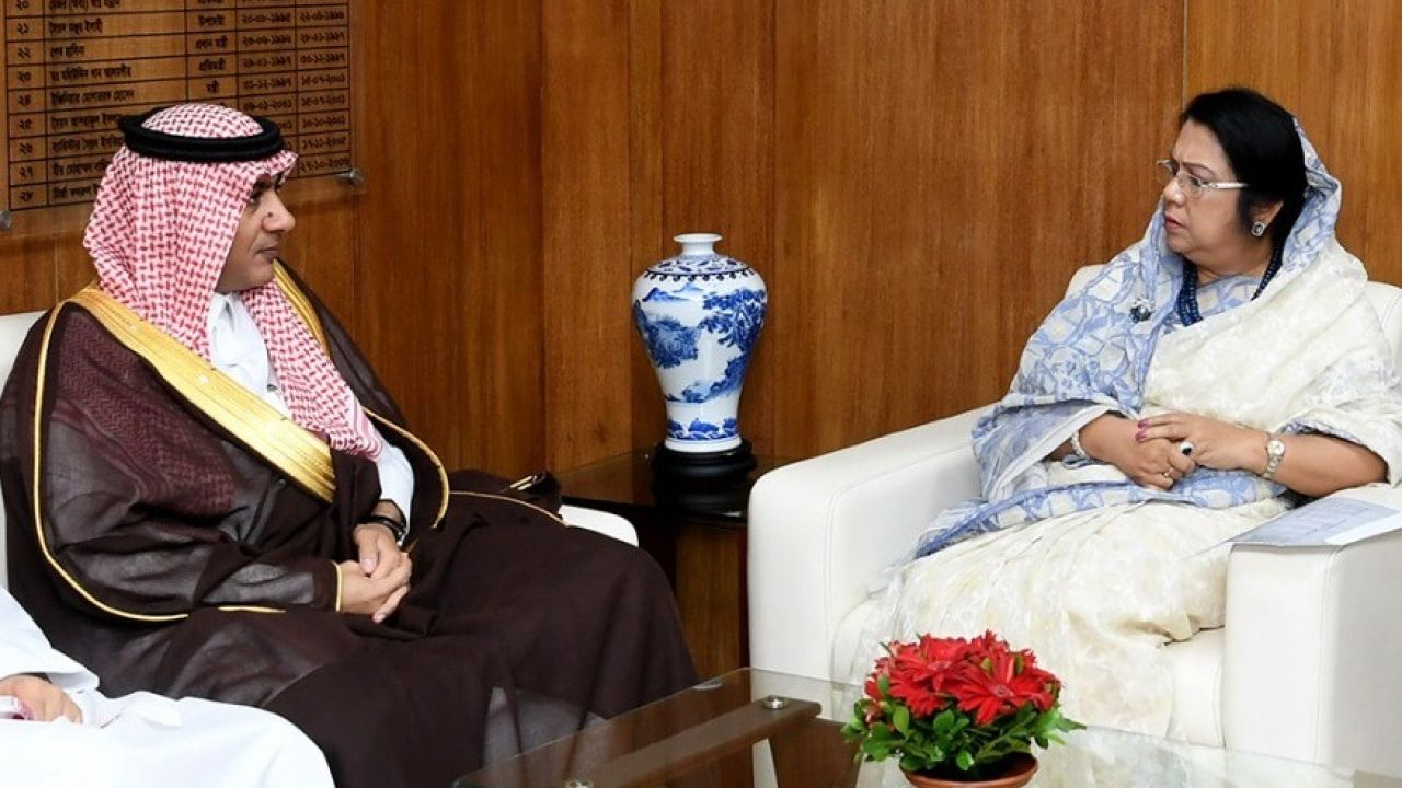 হজ ফ্লাইটের কর কমানোর আহ্বান বিমানমন্ত্রীর, বিবেচনার আশ্বাস সৌদি রাষ্ট্রদূতের