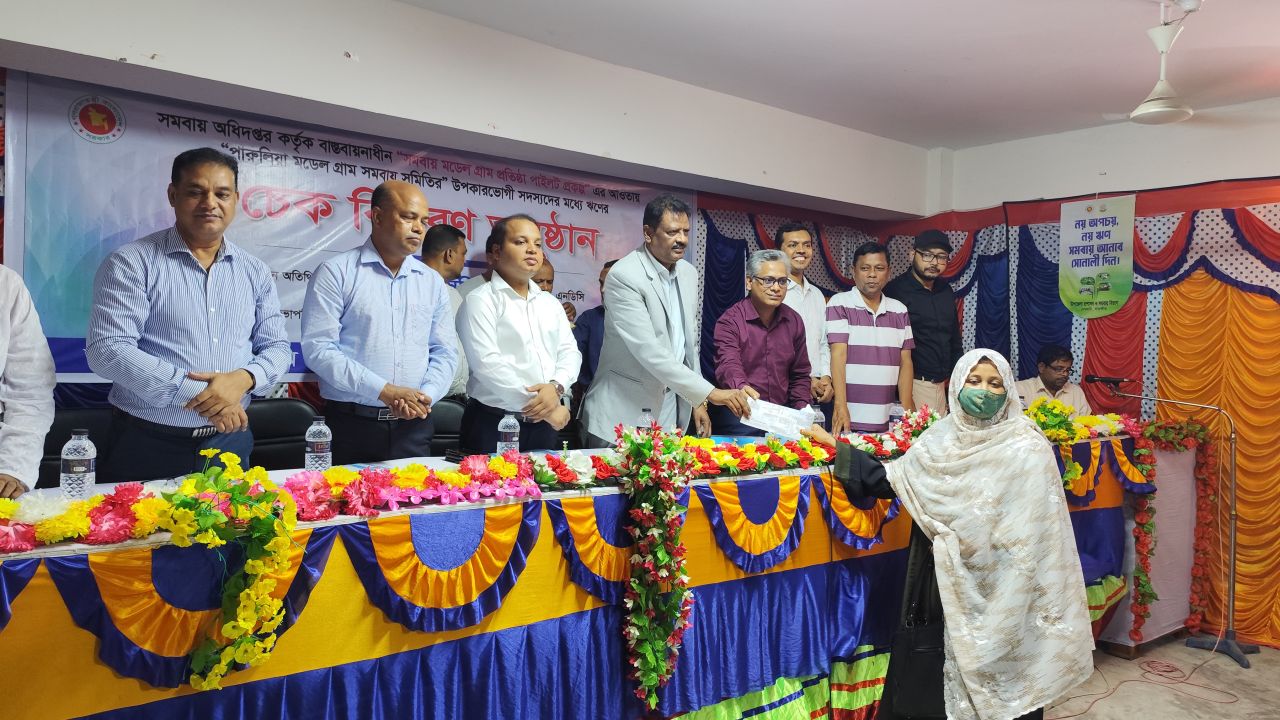 দেবহাটায় এক গ্রামে দেড় কোটি টাকার ঋণ বিতরণ