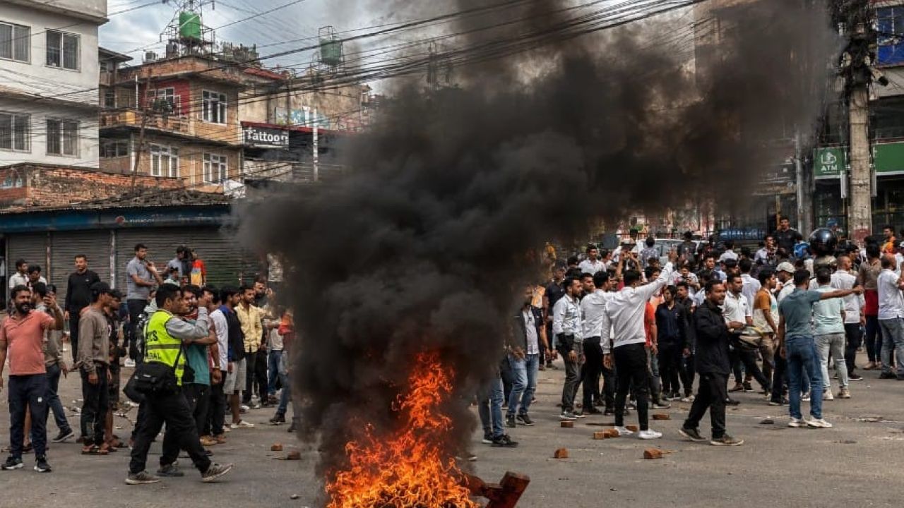 নেপালে ফের পালাবদলের ইঙ্গিত?