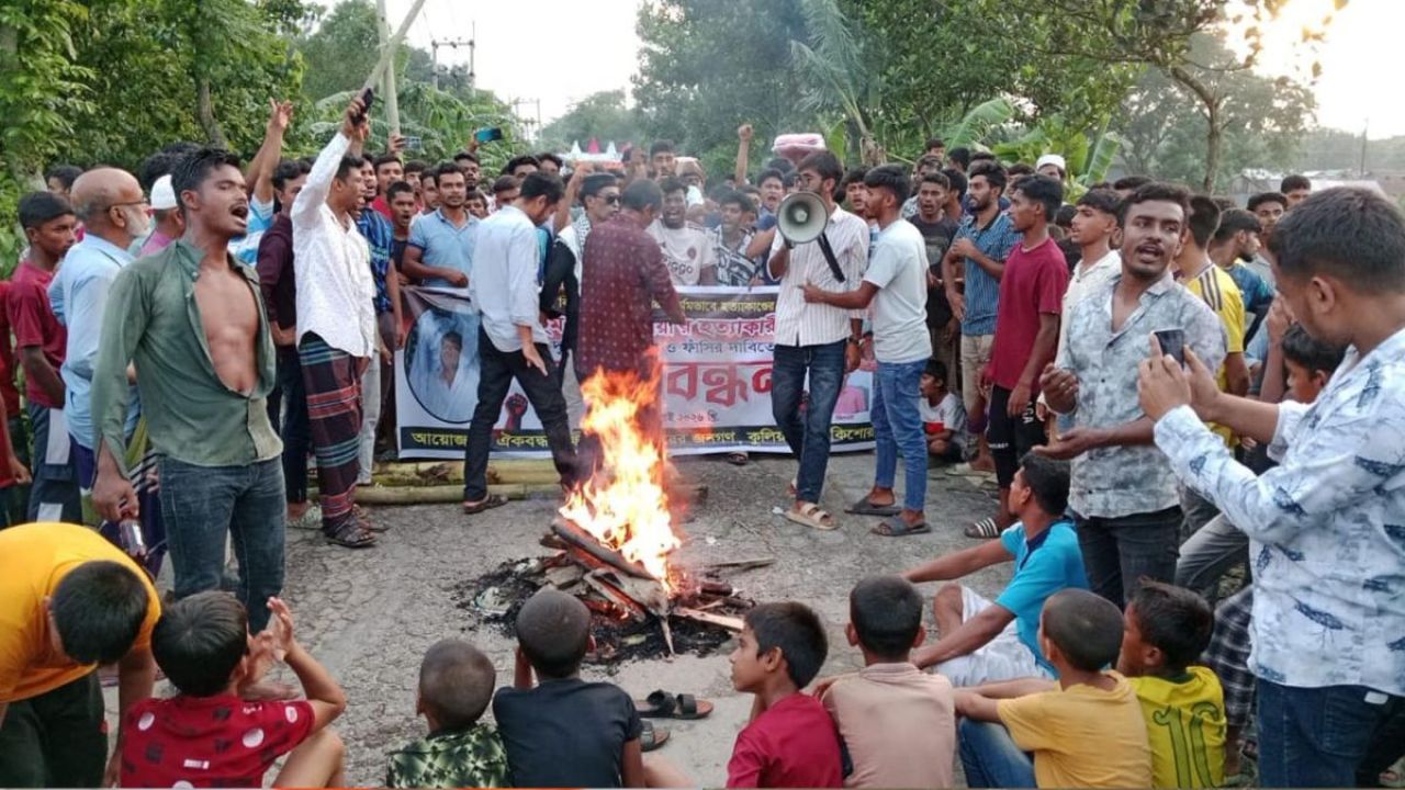 খুনিদের ফাঁসির দাবিতে রাস্তায় আগুন, আল্টিমেটাম