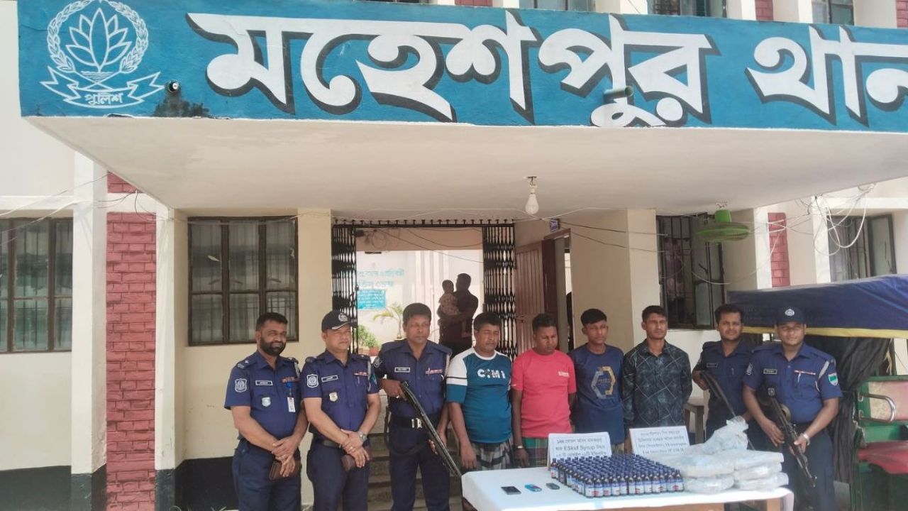 মহেশপুরে ১৩ লাখ টাকার মাদকসহ আটক ৪