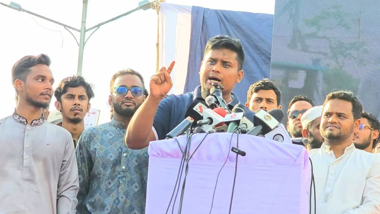 শিক্ষামন্ত্রী ‘স্ট্যান্টবাজি ও টেন্ডারবাজিতে ওস্তাদ’ : হাসনাত আব্দুল্লাহ