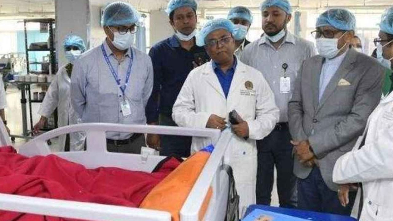 সেলুনে বিস্ফোরণ: দগ্ধদের দেখতে হাসপাতালে স্বাস্থ্যমন্ত্রী