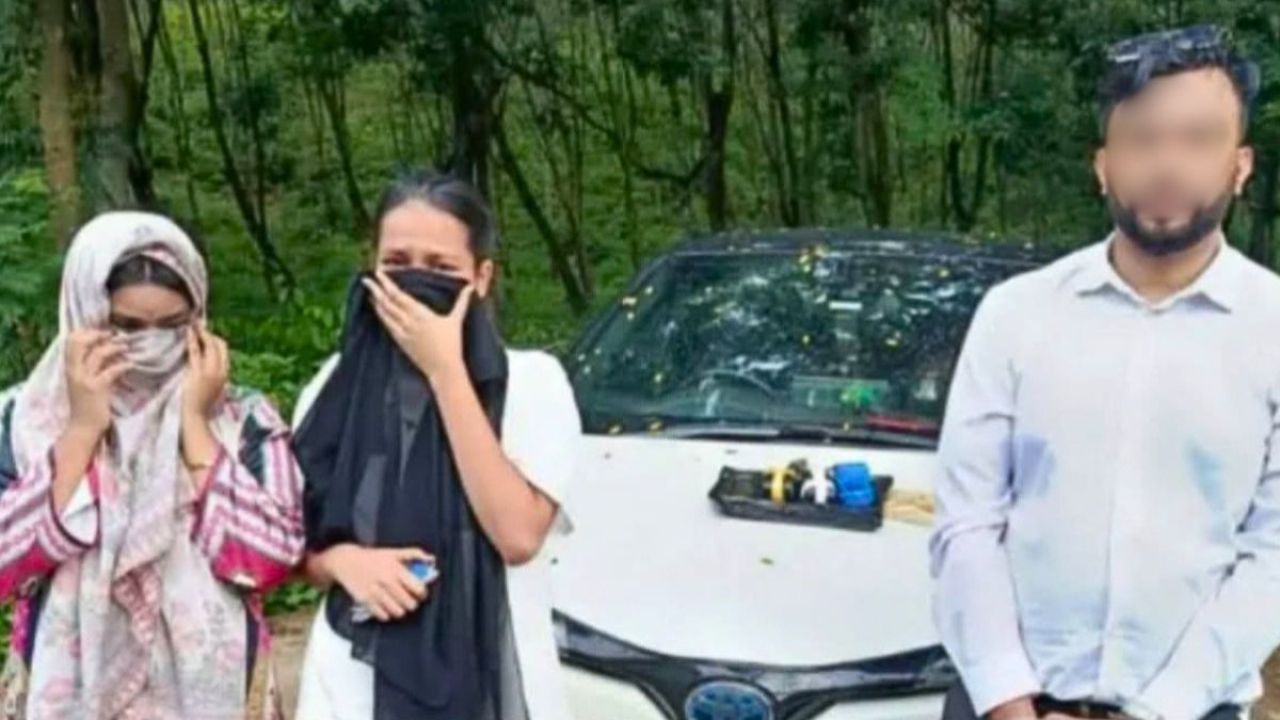 রামুতে স্বরাষ্ট্র মন্ত্রণালয়ের স্টিকারযুক্ত কারে ইয়াবা উদ্ধার, আটক ৩