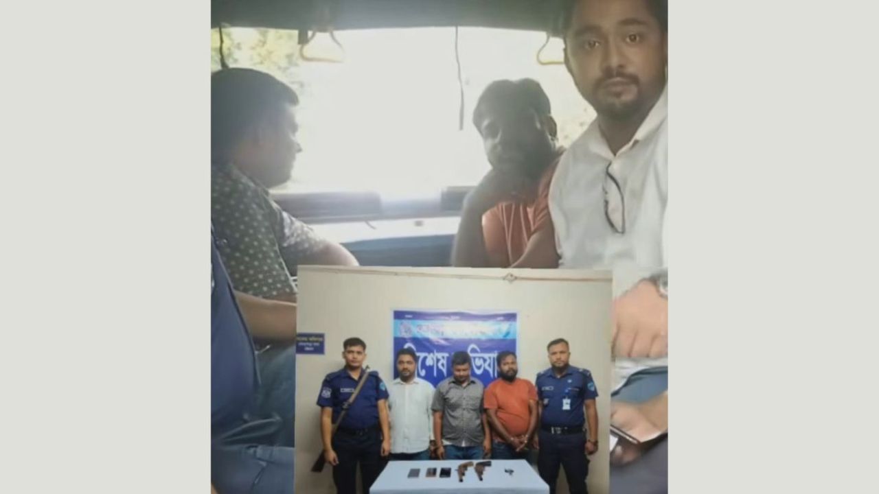 লোহাগাড়ায় প্রাইভেটকারে অস্ত্রসহ রাজনৈতিক নেতা আটক