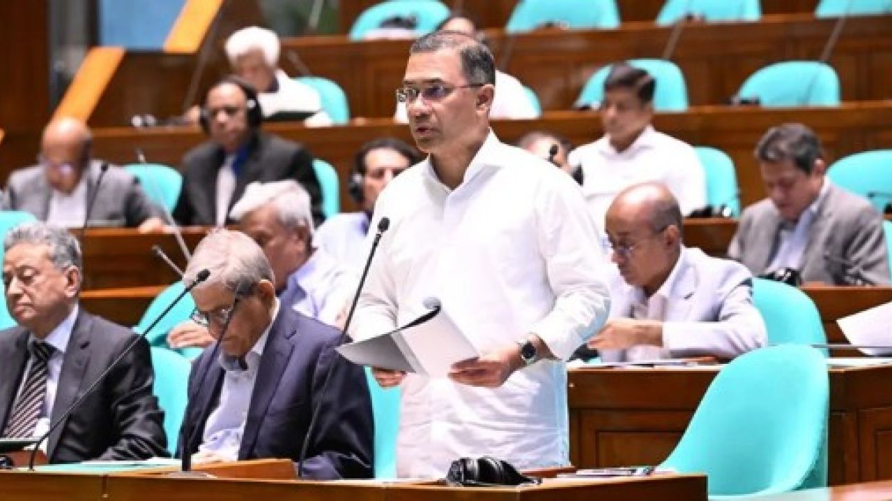 সব কার্ডের সুবিধা নিয়ে এবার ‘ইউনিভার্সাল কার্ড’
