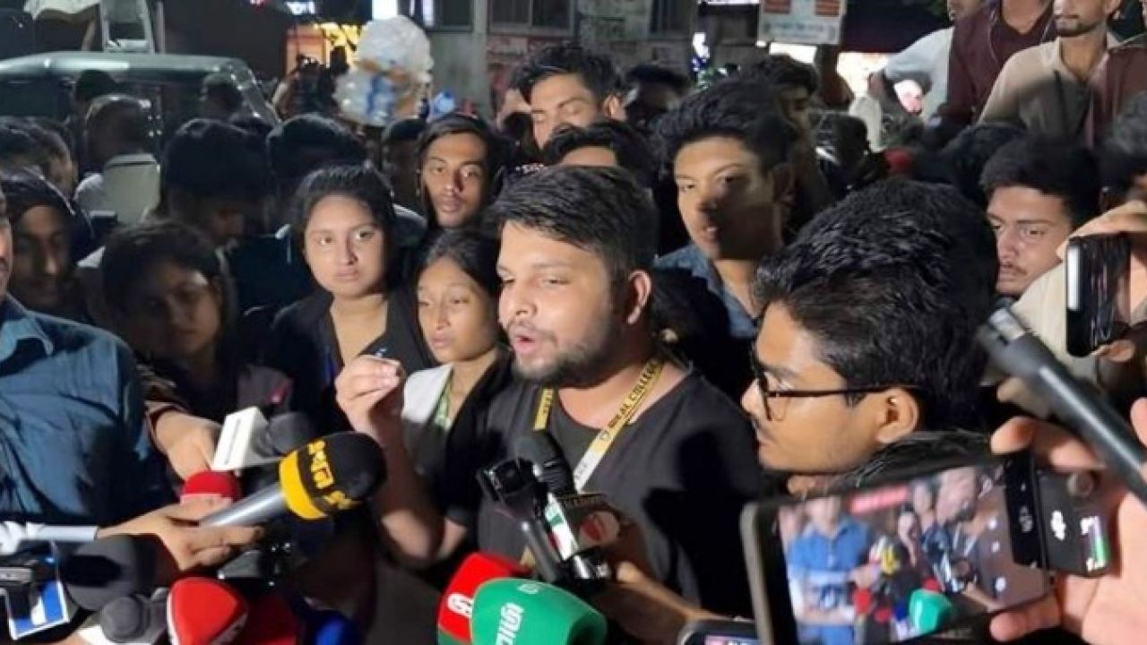 ফের শিক্ষামন্ত্রীর পদত্যাগ দাবি, শাহবাগ ছাড়লেন শিক্ষার্থীরা