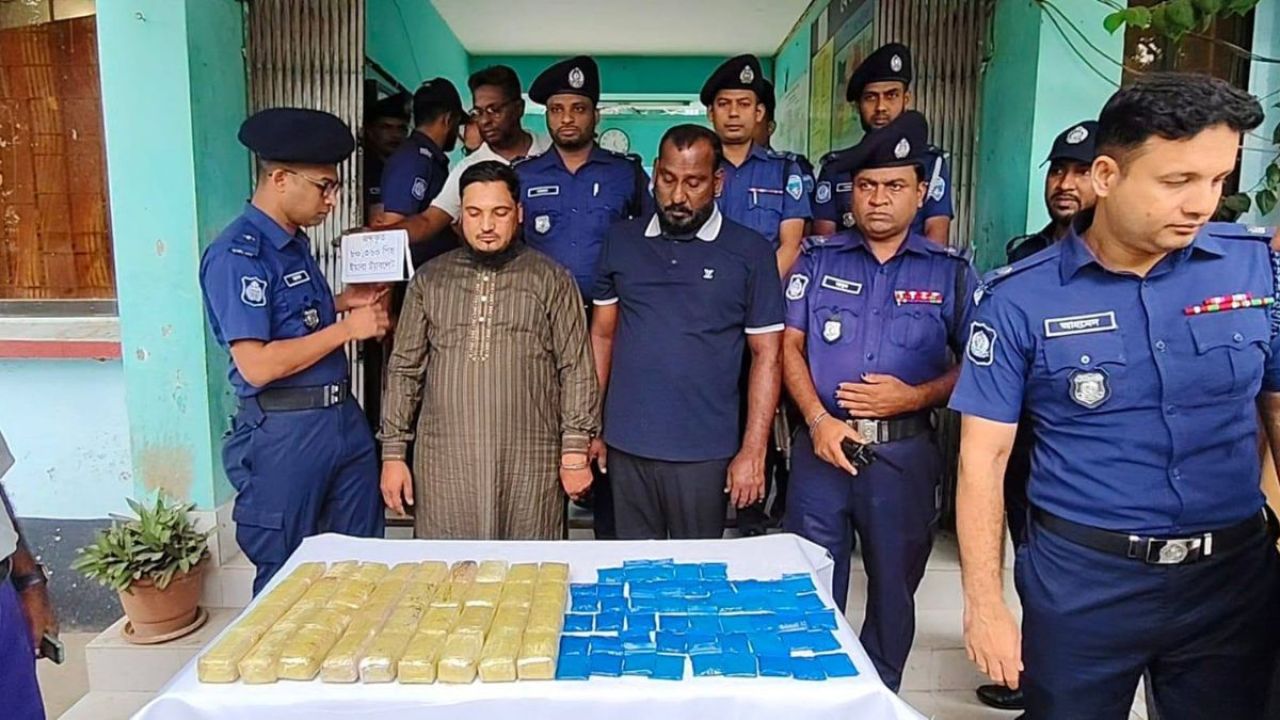 নোয়াখালীতে ইয়াবার বড় চালানসহ আটক ২