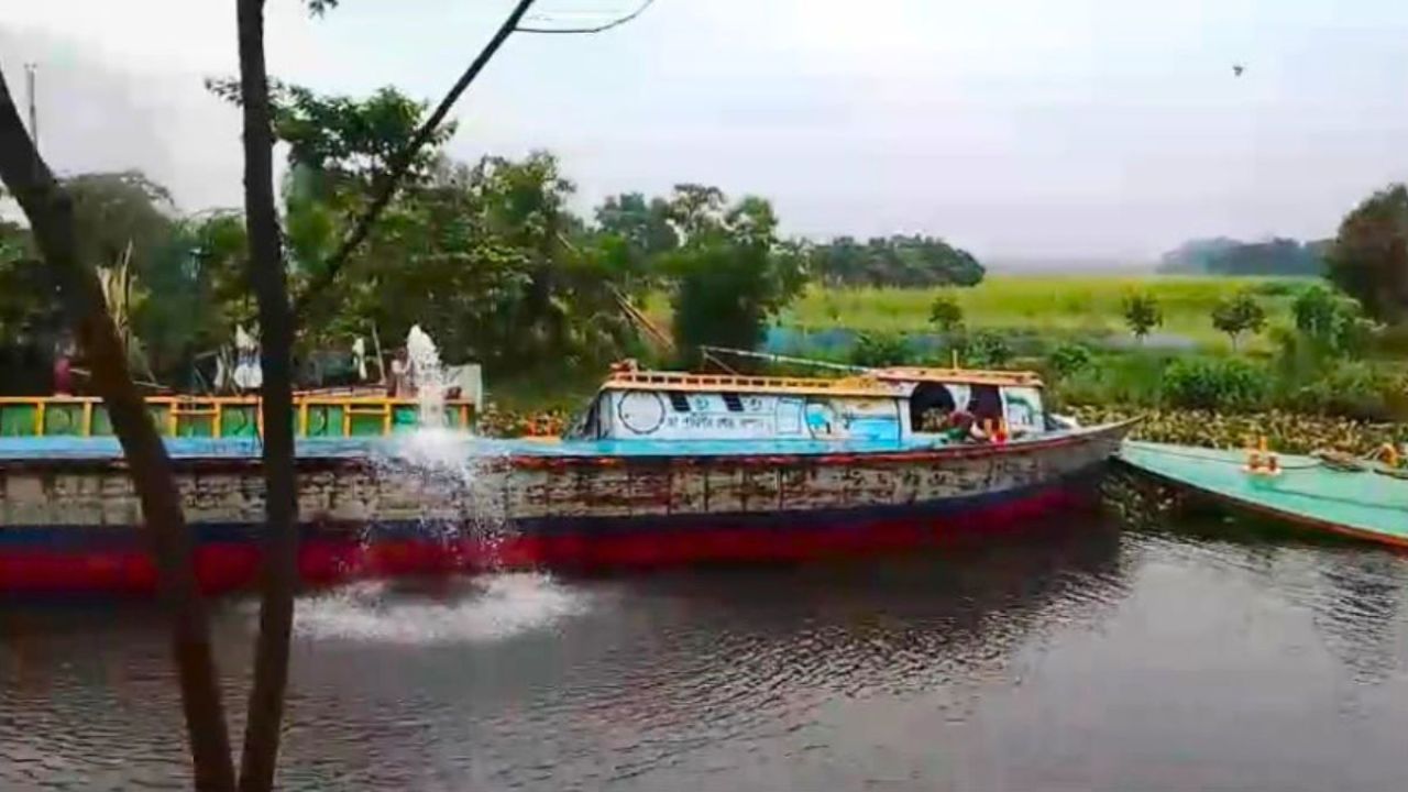 টঙ্গীবাড়িতে প্রশাসনের নাকের ডগায় ড্রেজার বাণিজ্যের অভিযোগ