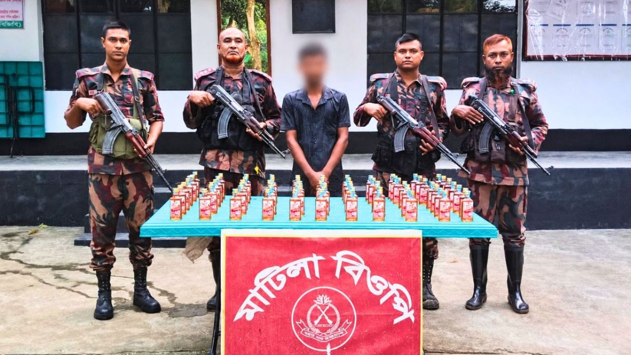 মহেশপুরে ভারতীয় মদসহ মাদক কারবারি আটক