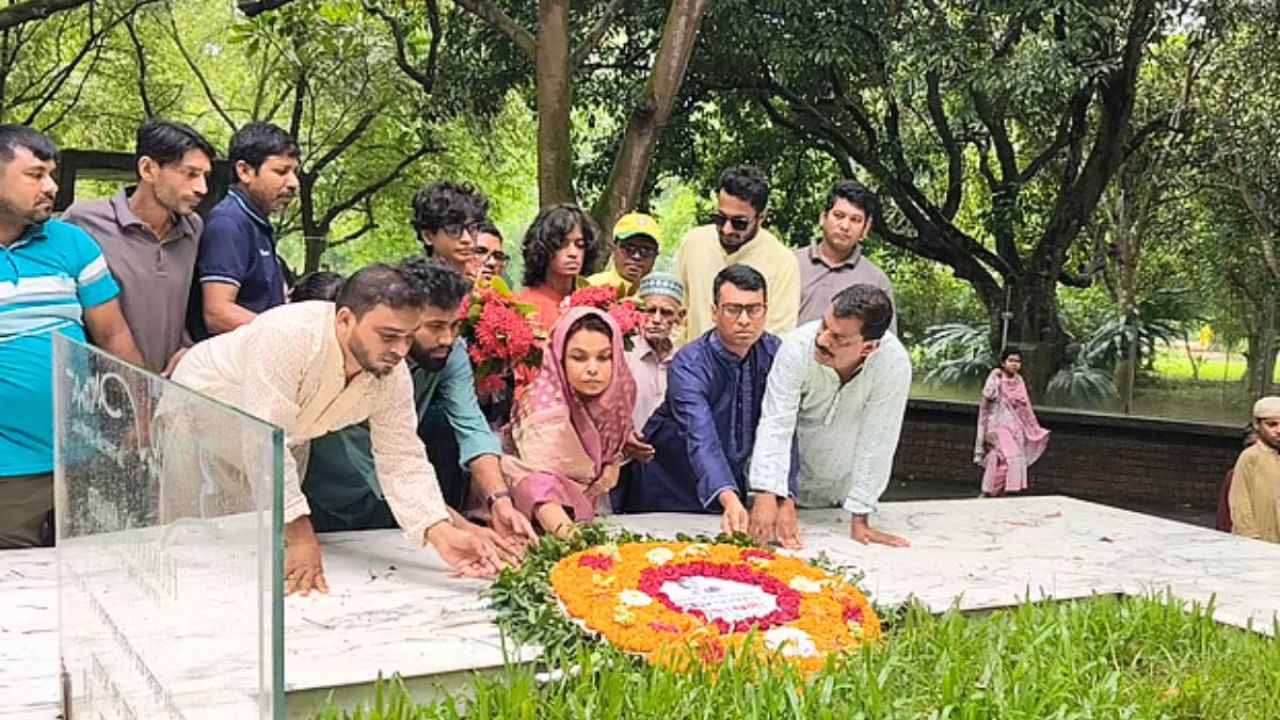 নুহাশপল্লীতে নানা আয়োজনে হুমায়ূন আহমেদের মৃত্যুবার্ষিকী পালন