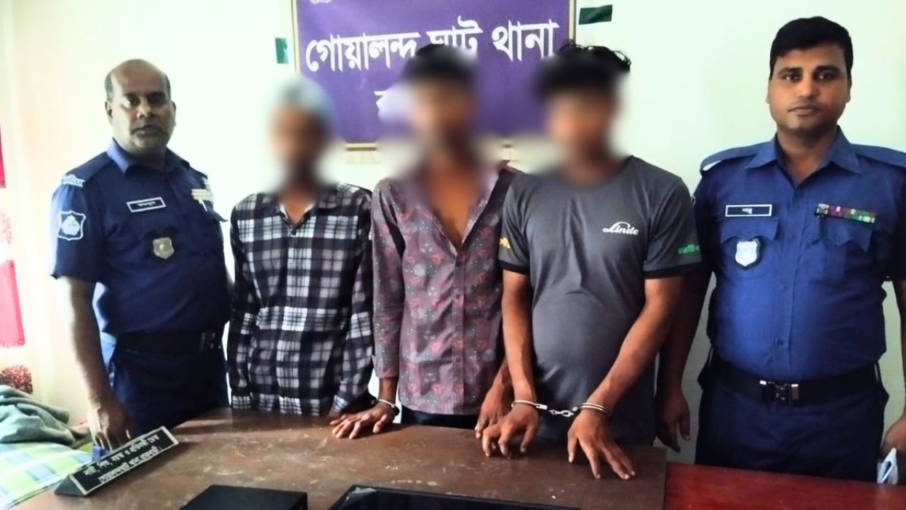 দৌলতদিয়া ভূমি অফিসের মালামালসহ গ্রেপ্তার ৩