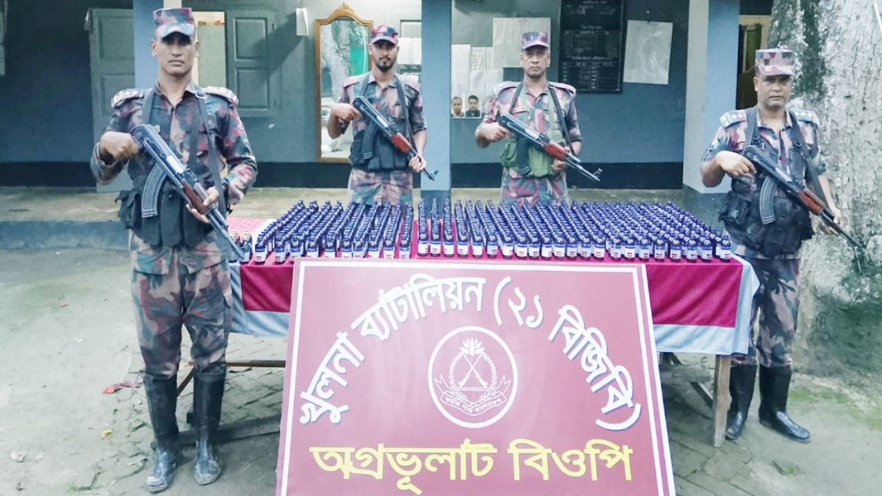 শার্শা সীমান্তে ৪৮৬ বোতল ভারতীয় মাদক জব্দ