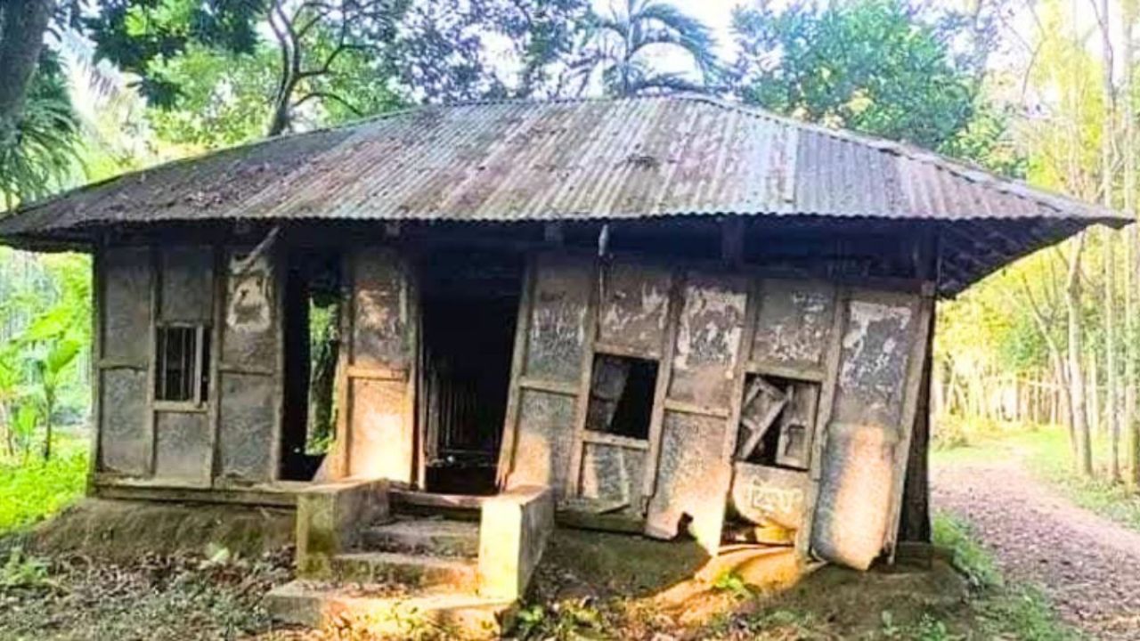 অস্তিত্ব হারাচ্ছে গ্রামীণ ঐতিহ্যের কাচারি ঘর