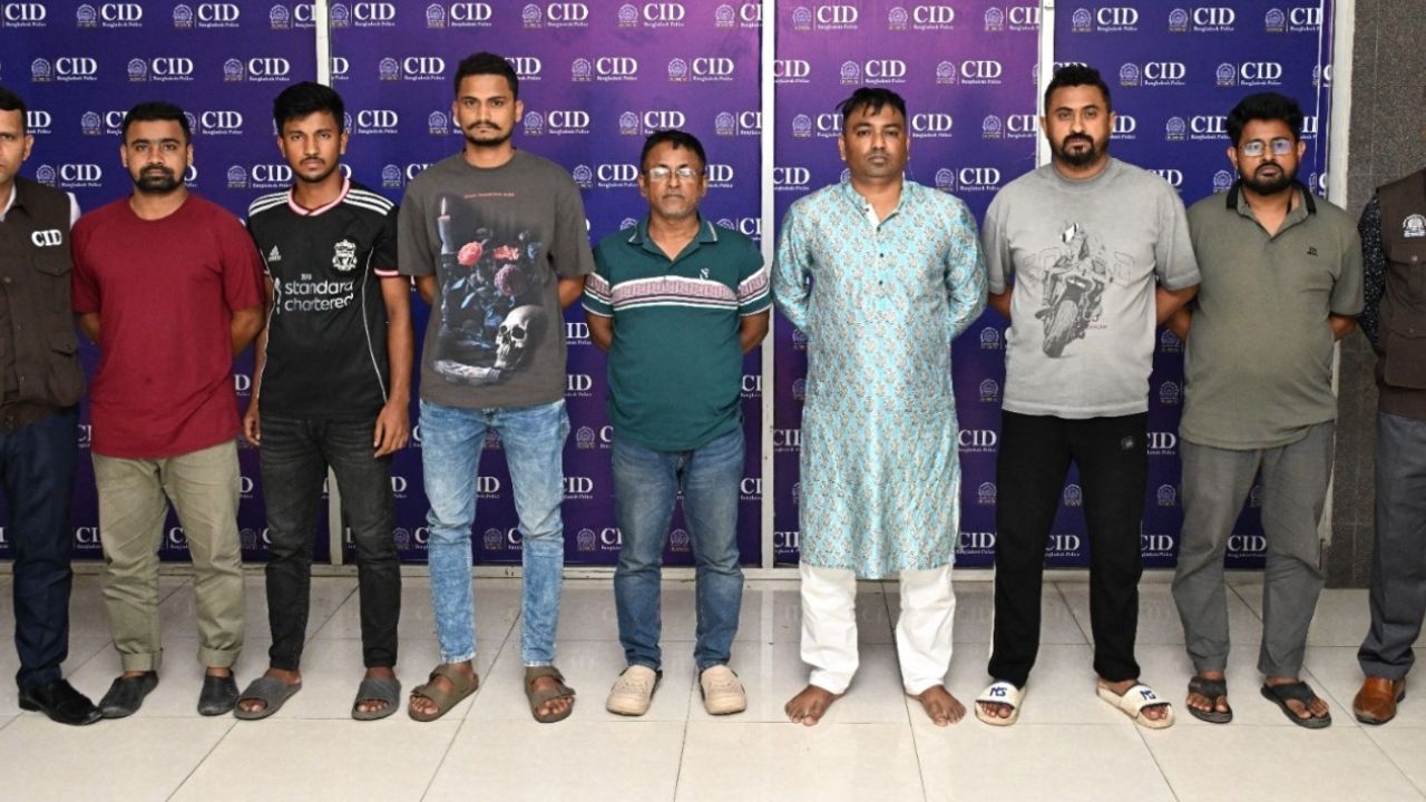 ইতালি পাঠানোর নামে প্রতারণা, ৫৬ পাসপোর্টসহ গ্রেপ্তার ৭