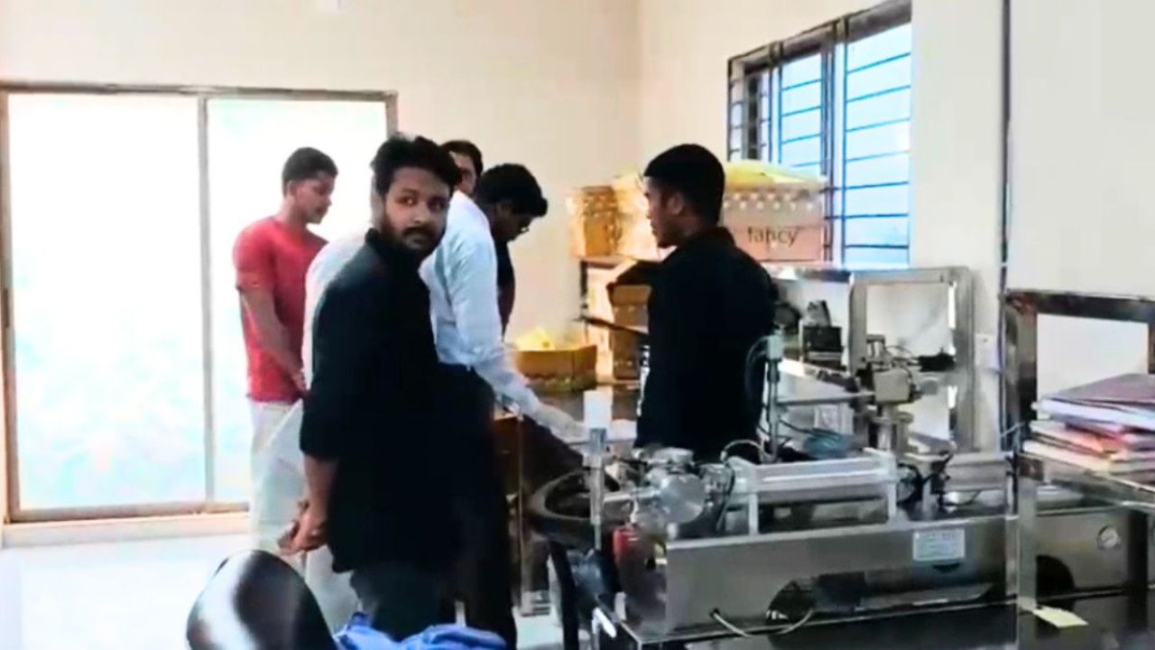 কেমিস্ট ছাড়াই তৈরি হচ্ছে রূপচর্চার সামগ্রী!
