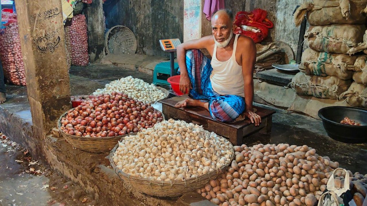 সাতক্ষীরায় ৩ দিনে পেঁয়াজ ও রসুনের দাম চড়া 