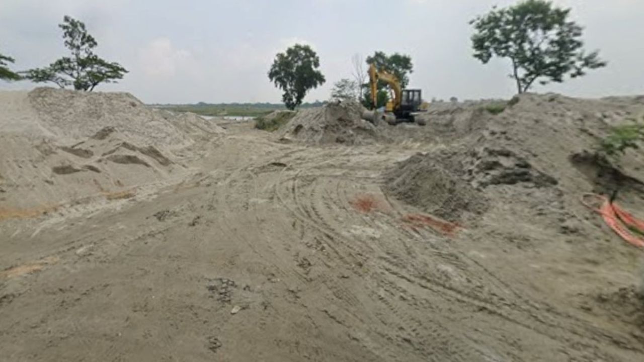 কালীগঞ্জে বালুর গদিতে দস্যুতা 