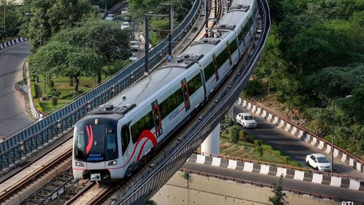 দিল্লির ১৬ মেট্রো স্টেশন অনির্দিষ্টকালের জন্য বন্ধ