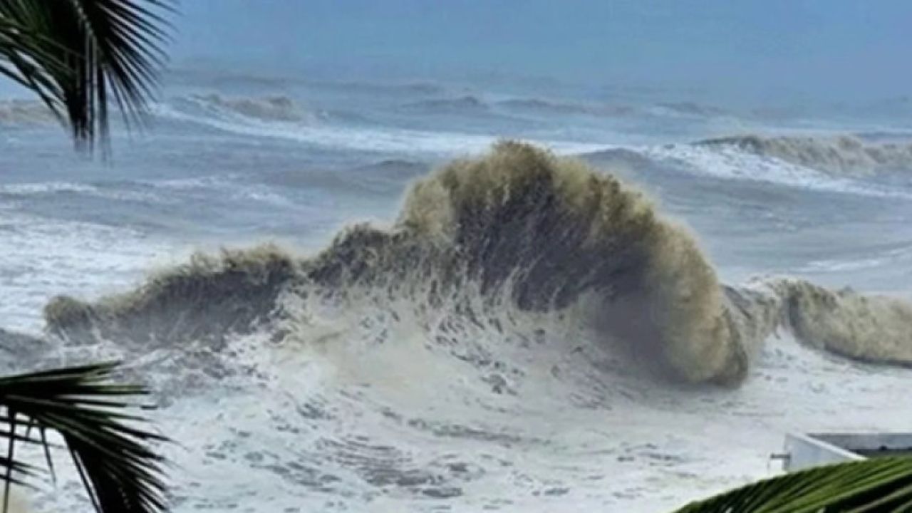 দেশের সাত অঞ্চলে ঝোড়ো হাওয়াসহ বৃষ্টির আভাস, নদীবন্দরে সতর্কতা