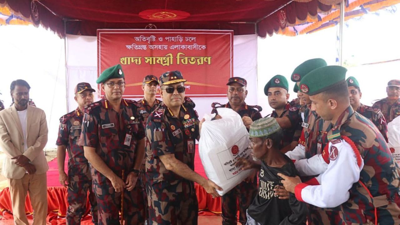 সুনামগঞ্জে বন্যাদুর্গত এলাকা পরিদর্শনে  বিজিবি মহাপরিচালক