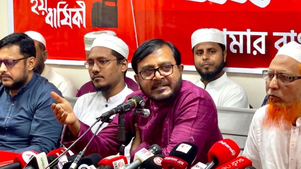 ‘ফ্যাসিবাদকে’ প্রাসঙ্গিক করার অপচেষ্টা চলছে: মজিবুর রহমান