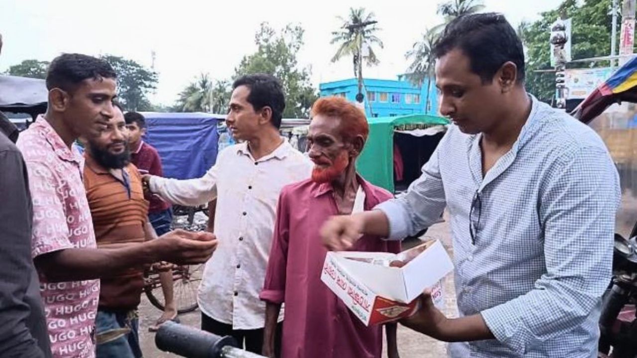 ভিডিওকাণ্ডে জামায়াত এমপি বহিষ্কার, এলাকায় মিষ্টি বিতরণ