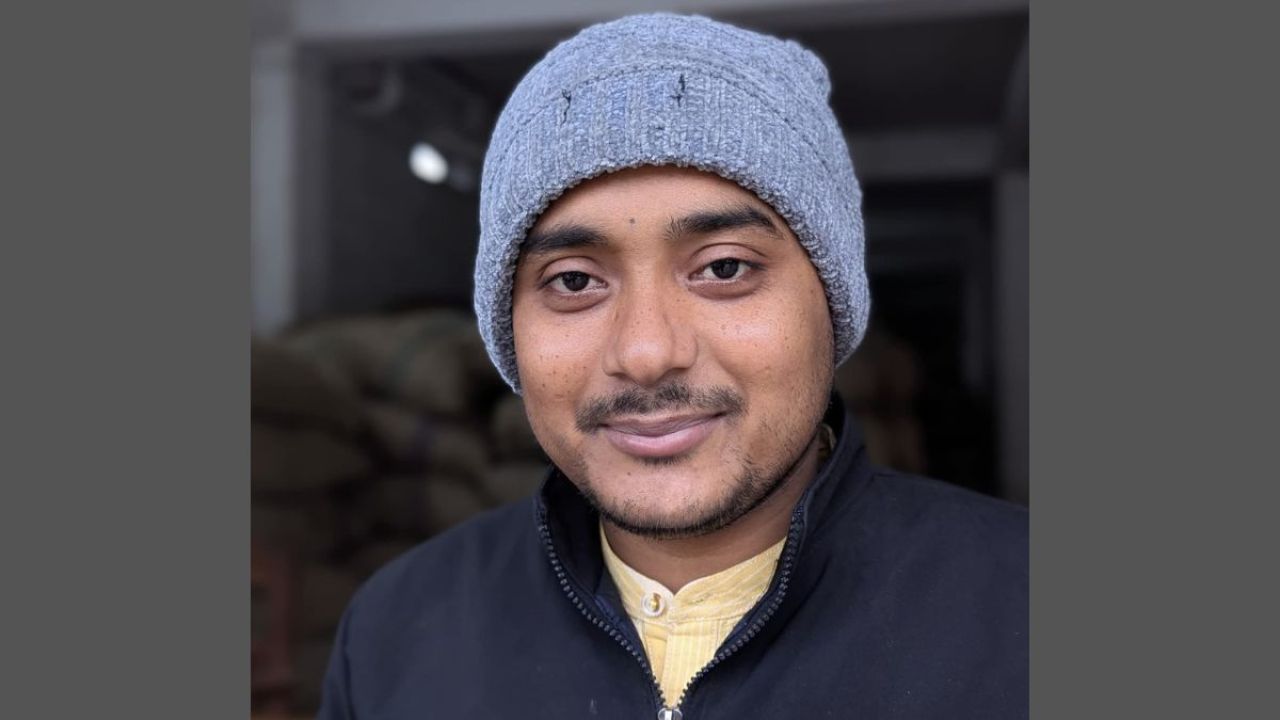 স্ত্রী-সন্তানকে বাঁচাতে গিয়ে বিদ্যুৎস্পৃষ্টে যুবকের মৃত্যু
