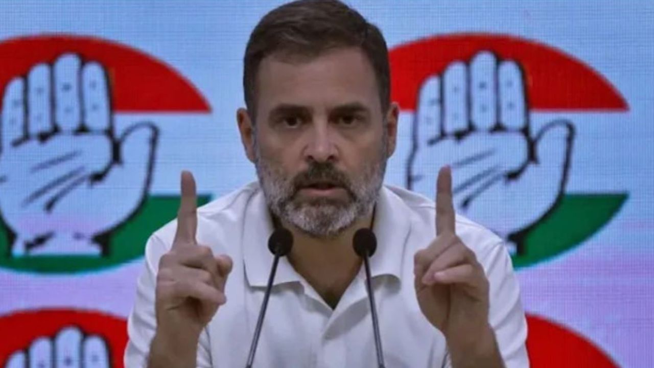 রাহুলের নেতৃত্বে মোমবাতি মিছিল, আলোচনায় ‘ককরোচ’