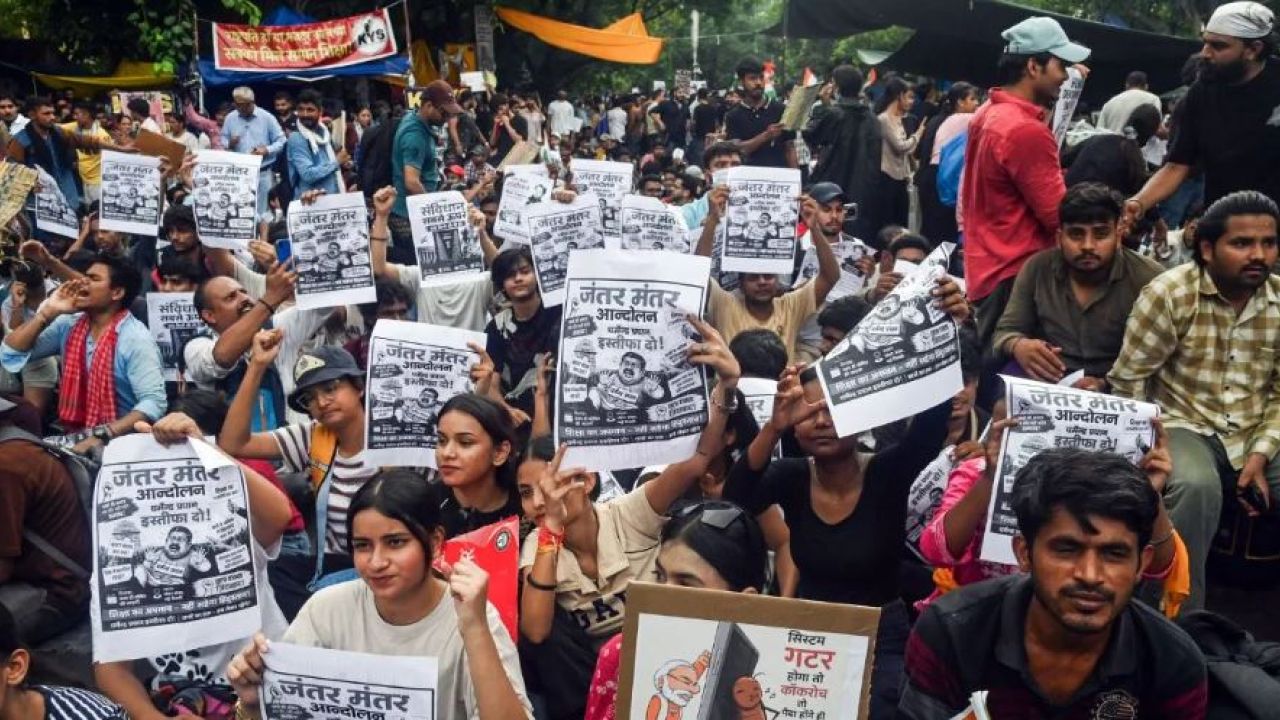 মোদি সরকারের সুর নরম, আলোচনার প্রস্তাব