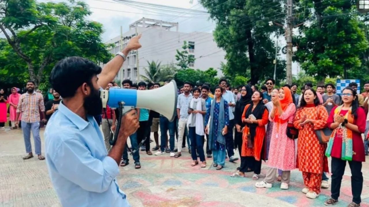 ওয়াশরুমে গোপন ভিডিও, কাটেনি খুবির অচলাবস্থা