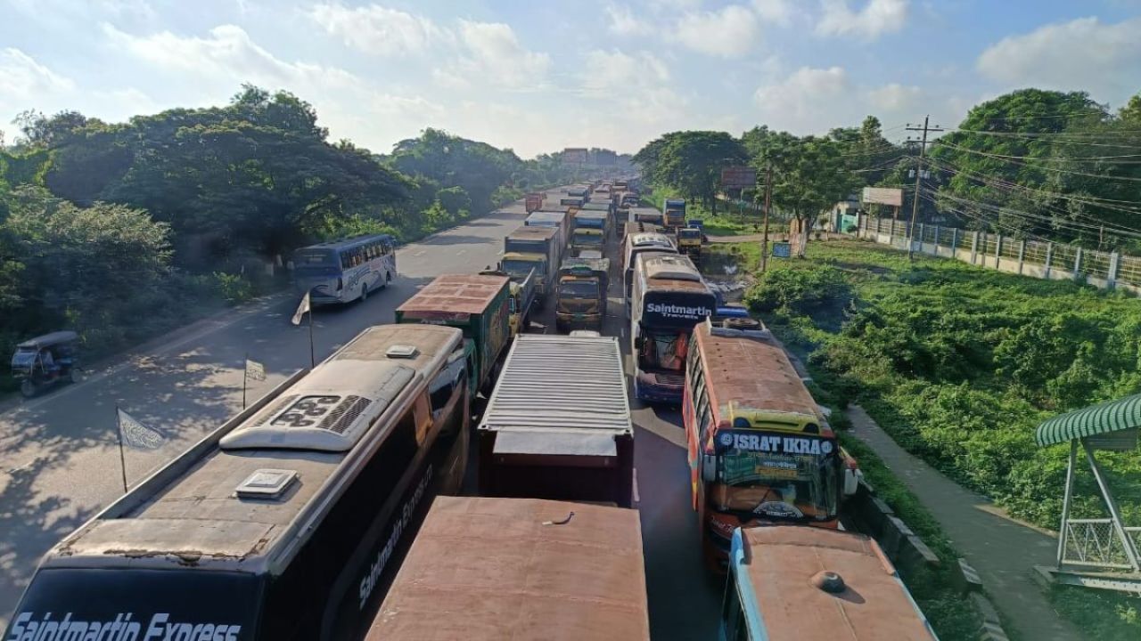গজারিয়ায় স্থবির মহাসড়ক, ভোগান্তিতে হাজারো যাত্রী