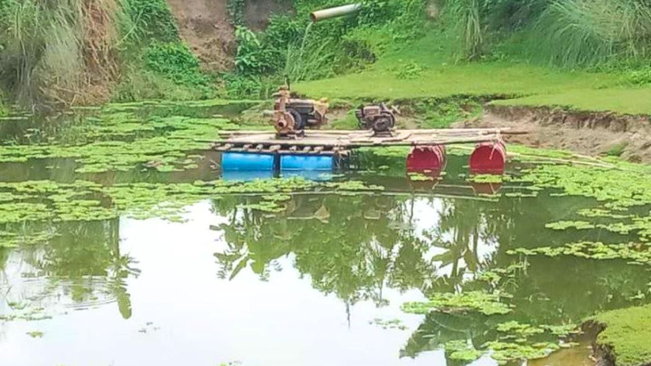 হোমনায় অবৈধ ড্রেজারের ড্রাম থেকে পড়ে যুবকের মৃত্যু