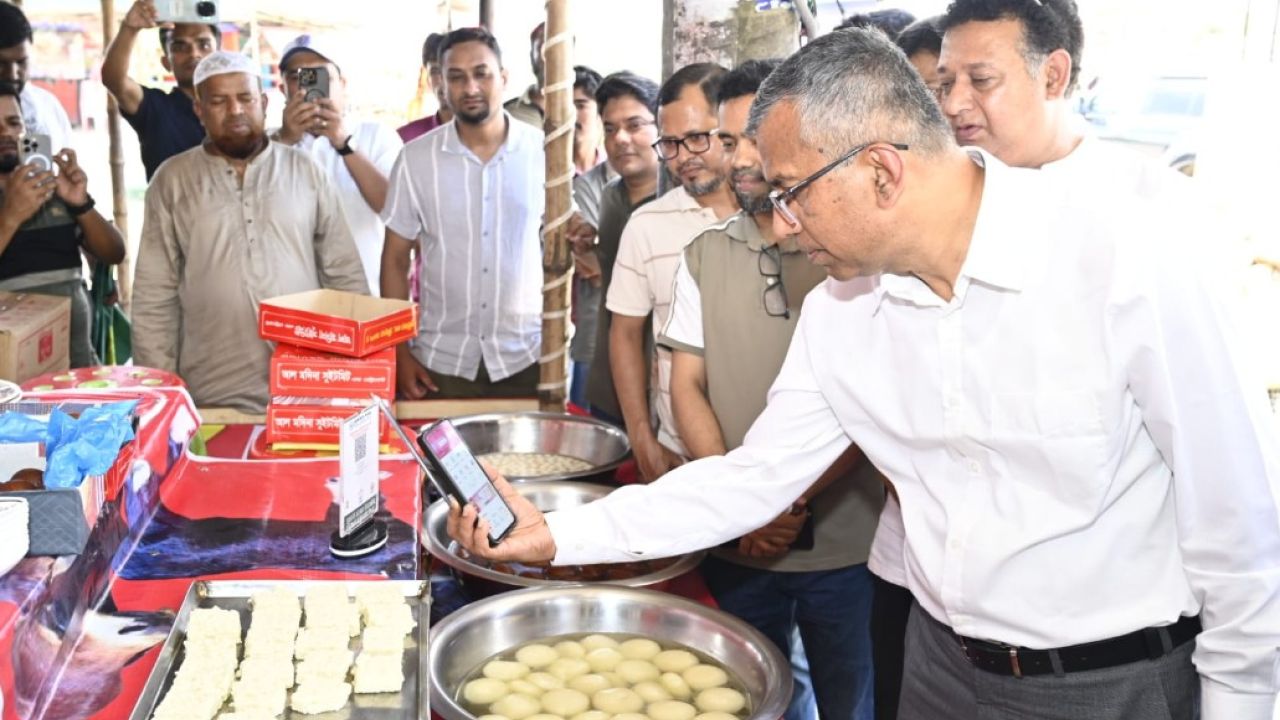 ‘কিউআর’ প্রচারণায় পূর্বাচালের নিউ টাউনে গভর্নর