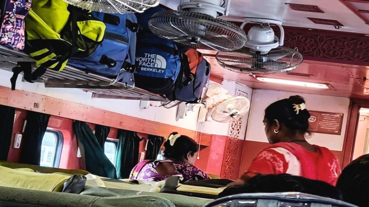 ট্রেনে হিজড়াদের দৌরাত্ম্য, অতিষ্ঠ যাত্রীরা