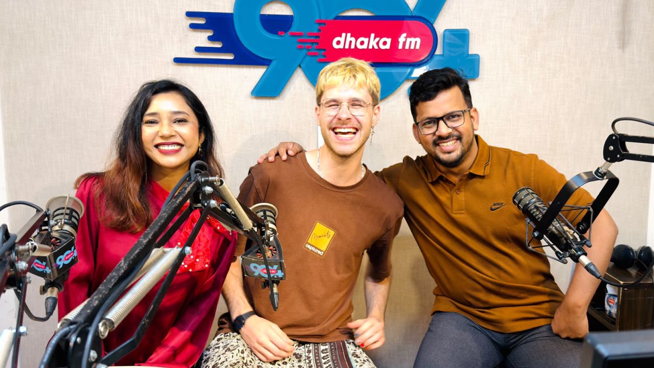 ঢাকা এফএম-এ জার্মান পর্যটক জাস্টাস