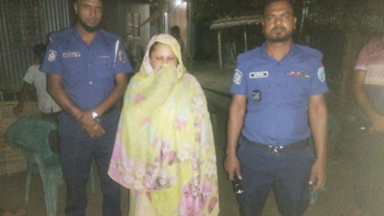 মাঝনদীতে ঝাঁপ, চার ঘণ্টা পর উদ্ধার